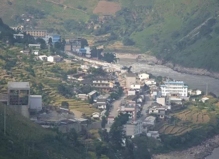 26日7时30分许,受持续强降雨影响,怒江州贡山县捧当乡迪麻洛村白汉河