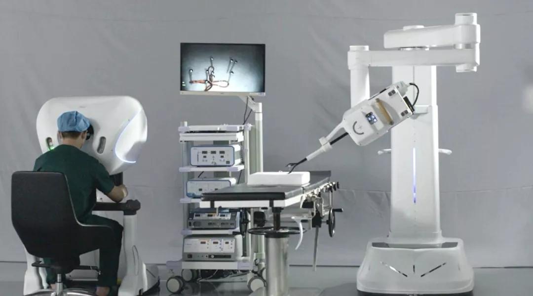 关注 | 剥鹌鹑蛋、缝合生蛋膜、折袖珍千纸鹤…这款中国医疗微创手术机器人实力不凡！