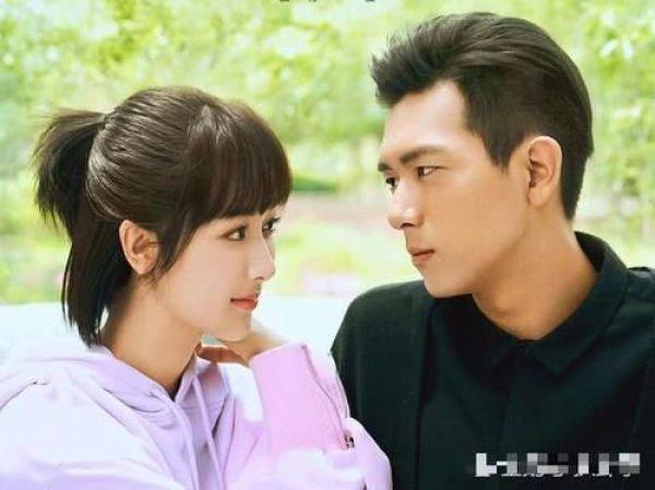 杨紫从后背搂住李现,有谁注意到她双手放的位置?网友看后沸腾了