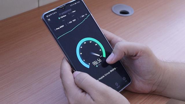 上天的5G到底有多快?小编实测:下载速度达1000Mbps