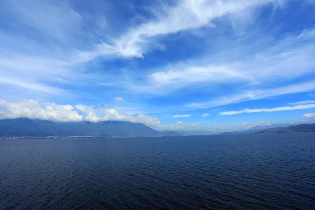 大理最美的苍山洱海,在船上看