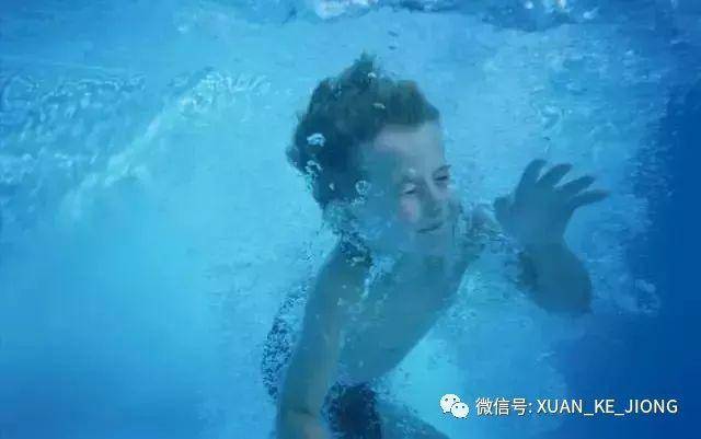 网红带着别人家的孩子做直播,最终两个孩子都因此身亡,直播中还有人提醒 利来国际真人赌博