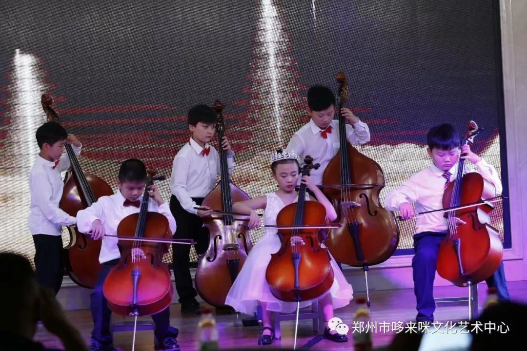 表演者:李欣恬,霍林菲,赵欣冉歌曲《小宝贝》表演者:鲍泰宇,魏佳妍,张