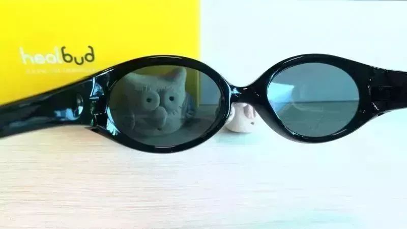                     夏天出门没给宝宝戴太阳镜的妈妈都后悔了！