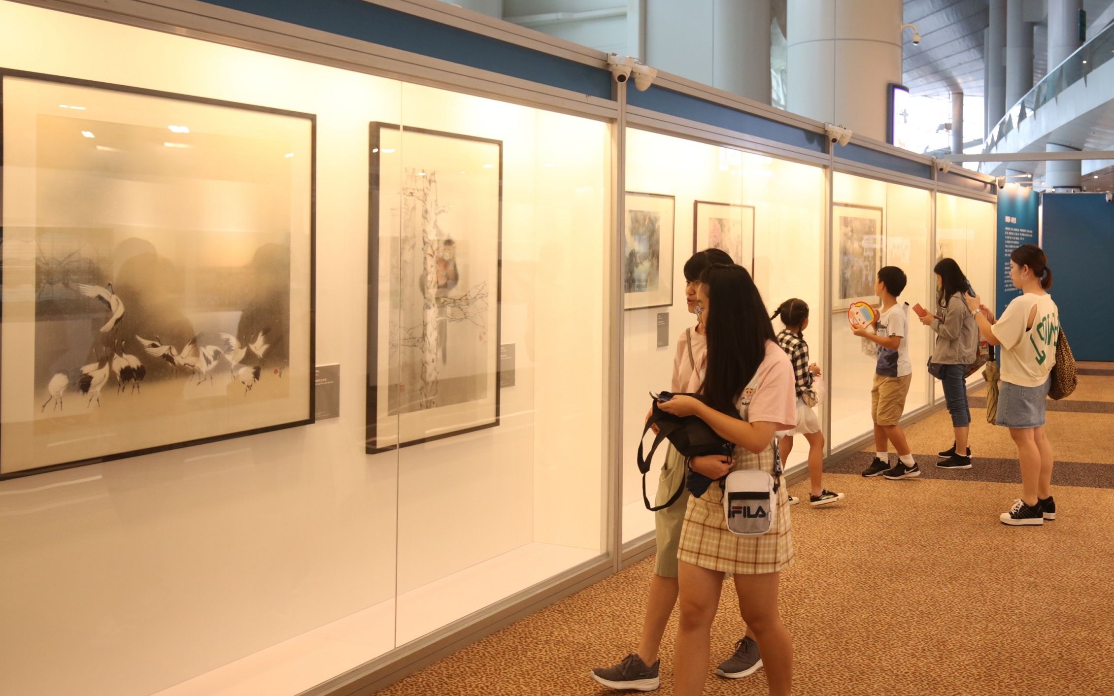 近百万人次参观第30届香港书展,内地观众占近10% 新世纪网上娱乐