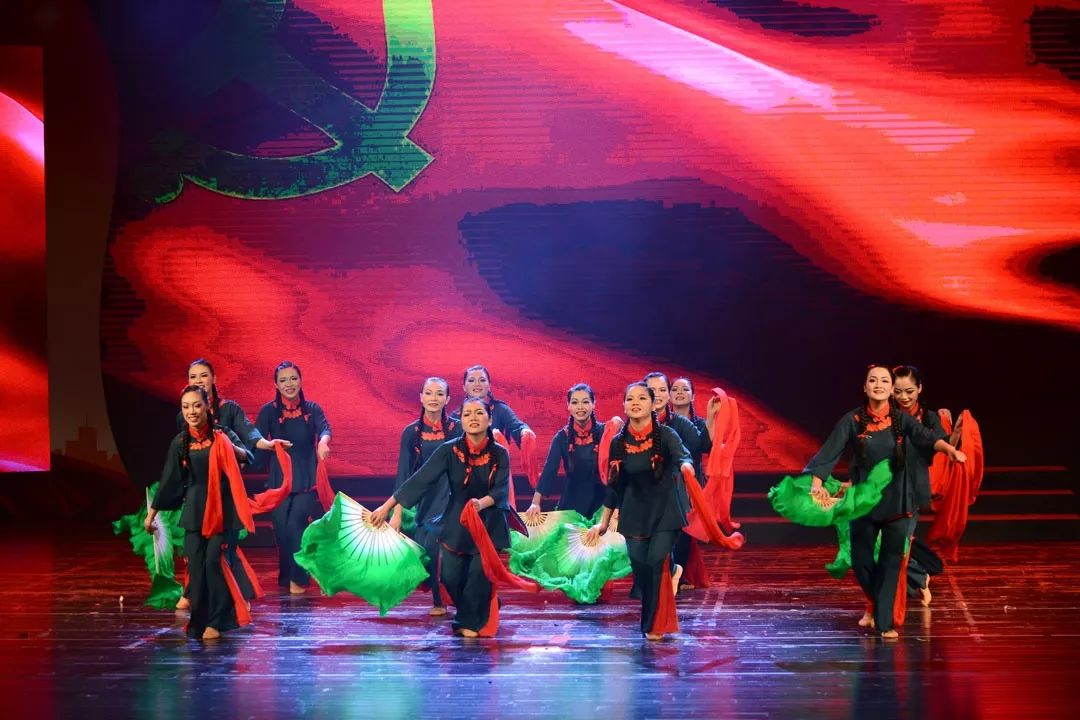 合作金融机构共选送了18个节目参演,其中包括岑溪农商行选送的舞蹈