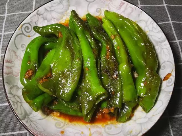 夏天做什么菜好下饭呢 28dc9085ff9d4c9c8b868984f1398663.jpeg