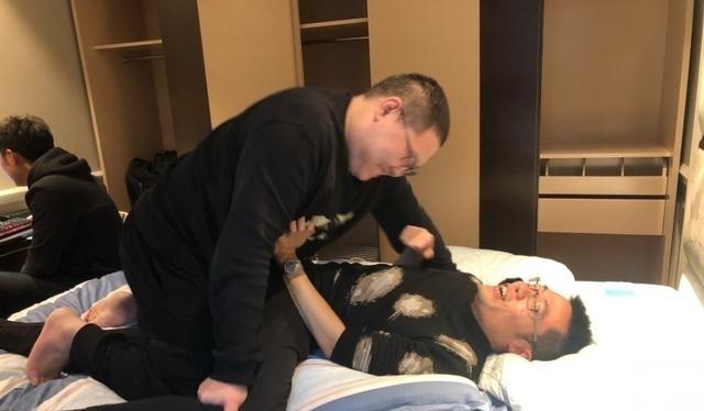 PDD在游戏里和大司马结侠侣?不,这是粉丝对嫖老师的爱和支持