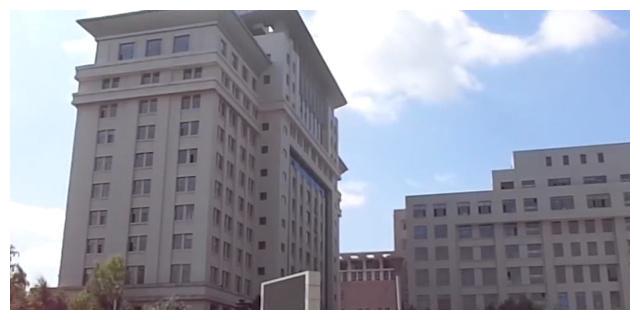 我国面积最大的大学:占地3.3万公顷,相当于458