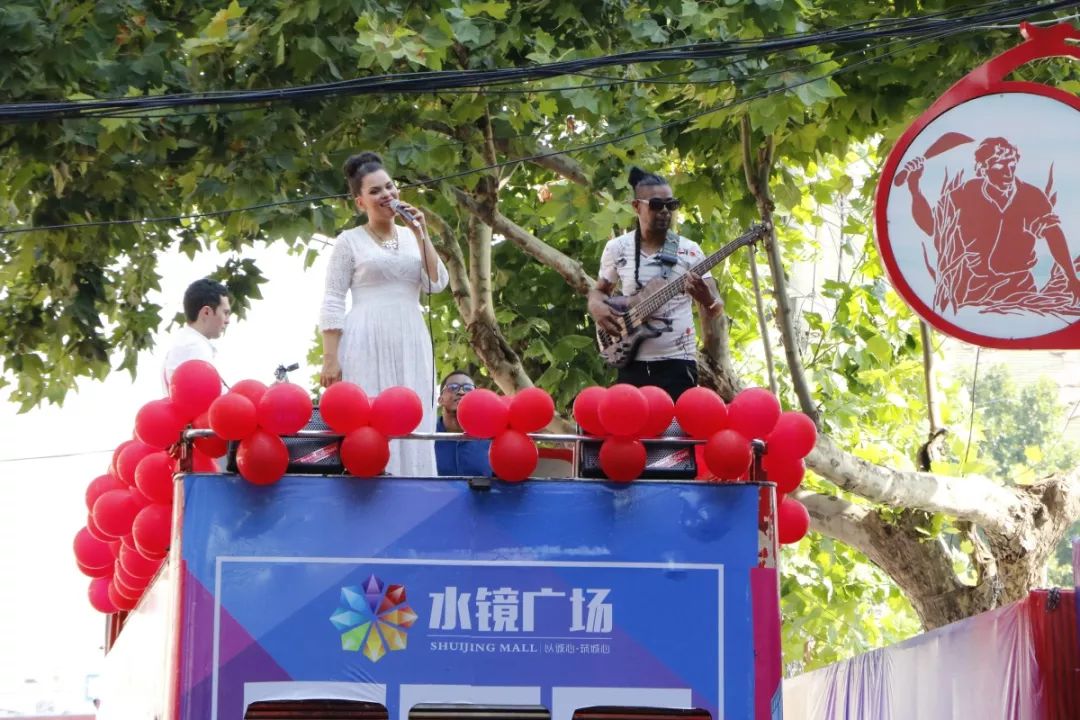 火爆727南漳水镜广场营销中心开放日迎来一大波人人人人潮