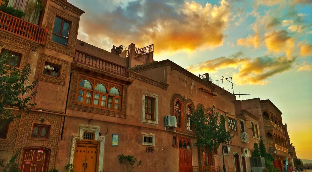 摩洛哥,可以去异域风情民族特色的喀什老城和库车老城,千年老街五彩