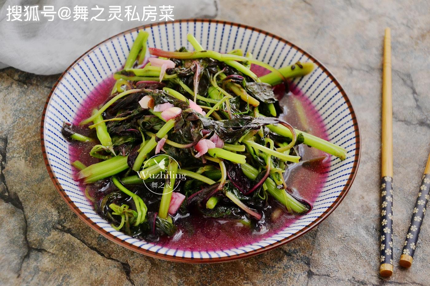 【清炒红苋菜】食材:红苋菜适量,蒜瓣几个,盐少许即可.