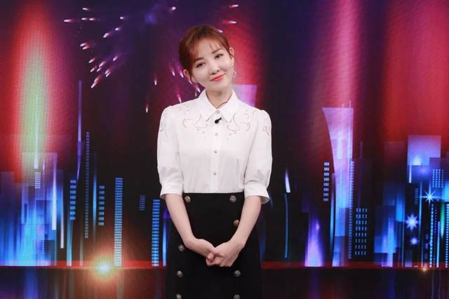 s.phine ╳ 时尚女主播的风采_郭玮