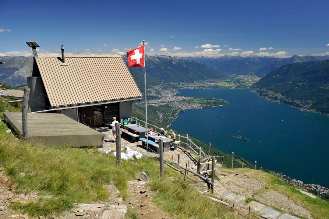 瑞士小镇湖景房1法郎抛售,折合人民币6块
