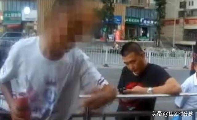 老人捡到初中女生的手机 张口就要2000元 民警怒斥:拾金不昧不懂吗? 凯发手机版
