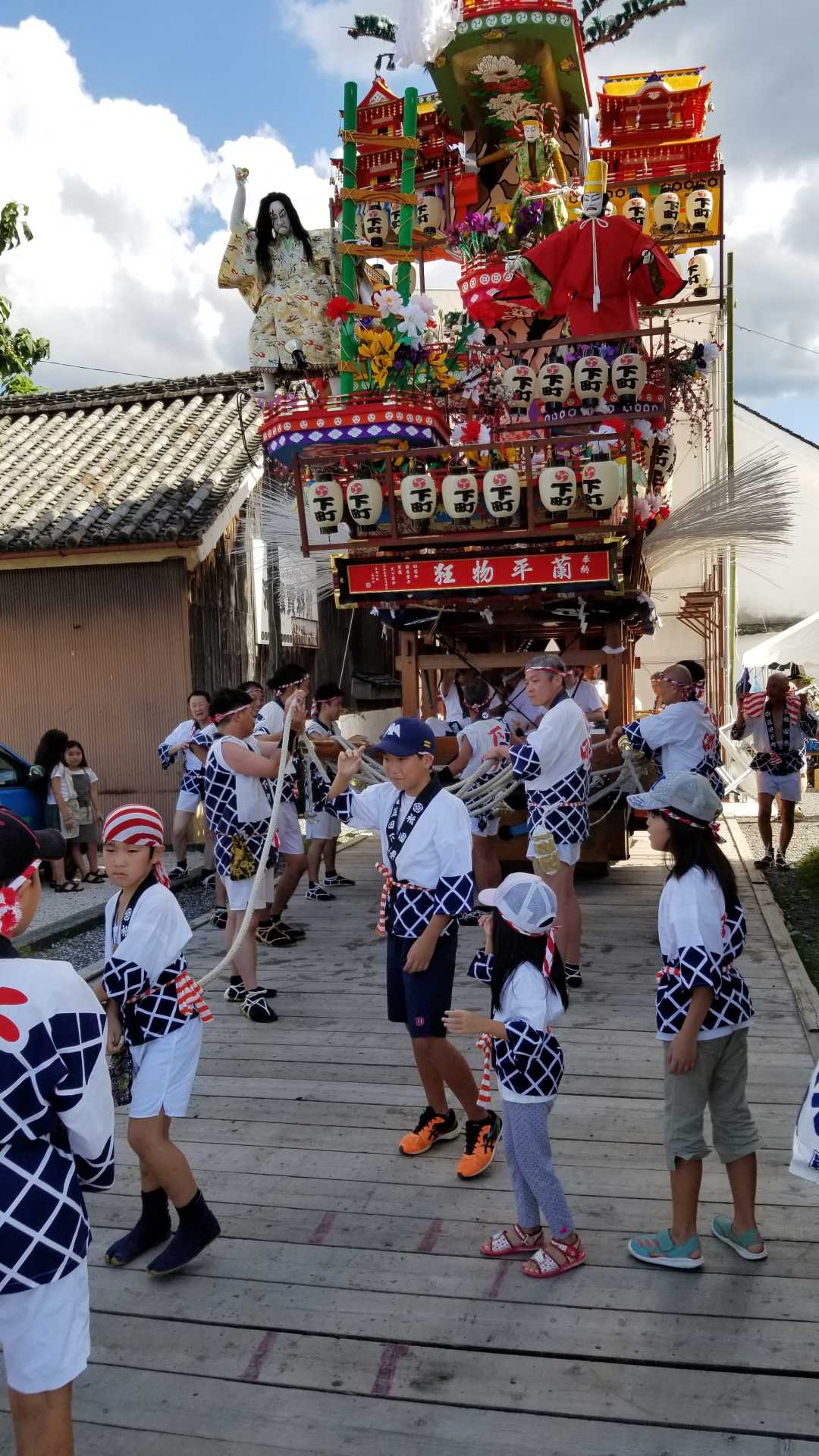 组图在日本赶庙会