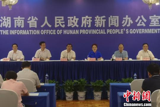 人均脱贫标准_脱贫攻坚图片