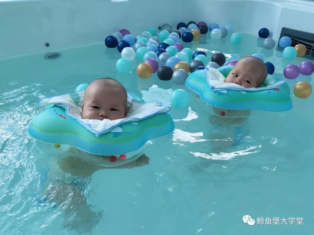                     宝宝游泳时哭闹，还要继续游吗？