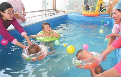                     进入8月，每天洗“热桑拿”，宝宝防暑降温的4个小妙招，来瞧瞧