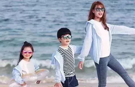                     夏天出门没给宝宝戴太阳镜的妈妈都后悔了！