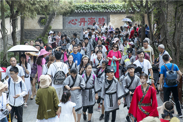 百名烟台学子戚继光纪念馆研学游 弘扬爱国主义精神