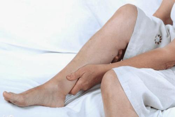                     孕妇腿抽筋怎么办 孕期腿抽筋注意事项