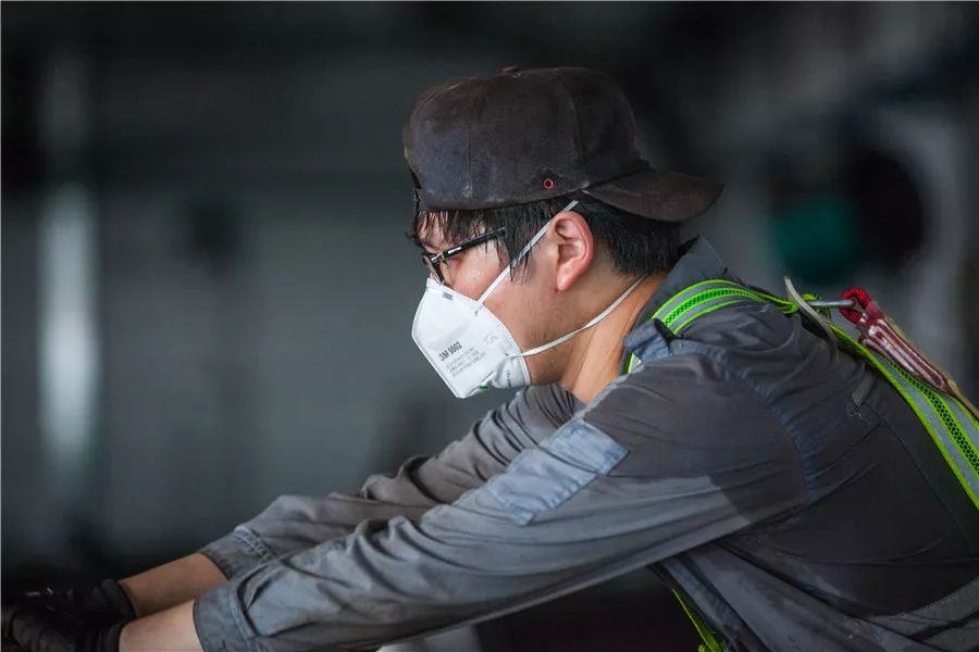铁人口罩_戴口罩的卡通图片(3)