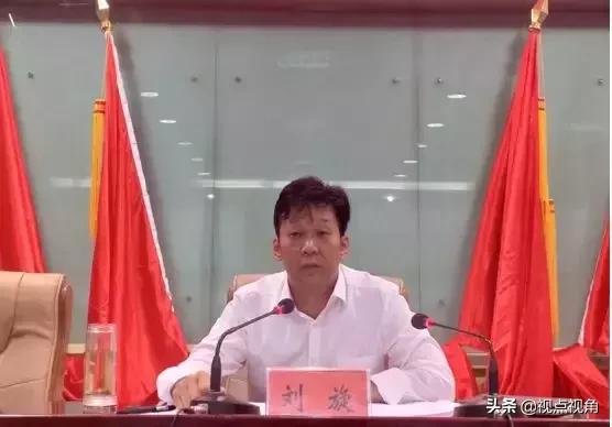 会上,区委副书记,区长马占文传达学习了全省攻坚深度贫困推进乡村