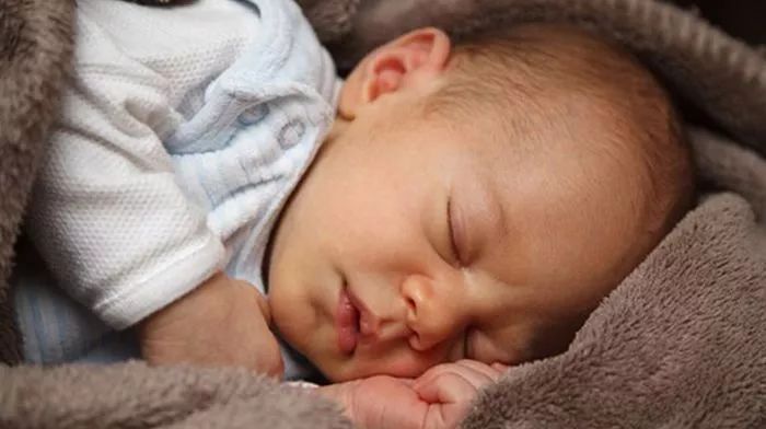                     5岁前婴幼儿的睡眠时间要多久才足够？有何睡前仪式能助眠？