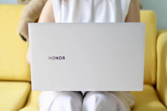 ��ҫMagicBook Pro��ϸ���⵱����ֵ���Ƽ��ĸ�����ȫ�����ʼǱ�...