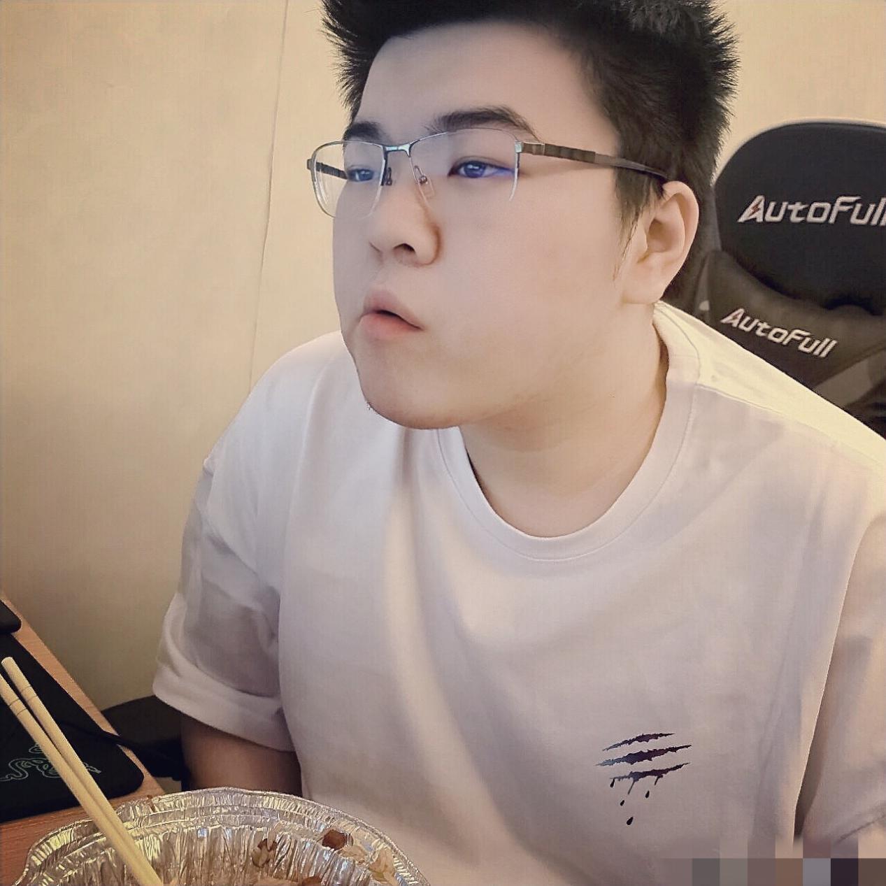 绝地求生:ibiza成虎牙人气最高主播,网友喊话韦