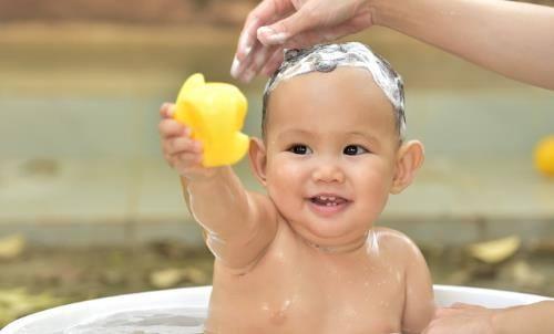                     进入8月，每天洗“热桑拿”，宝宝防暑降温的4个小妙招，来瞧瞧