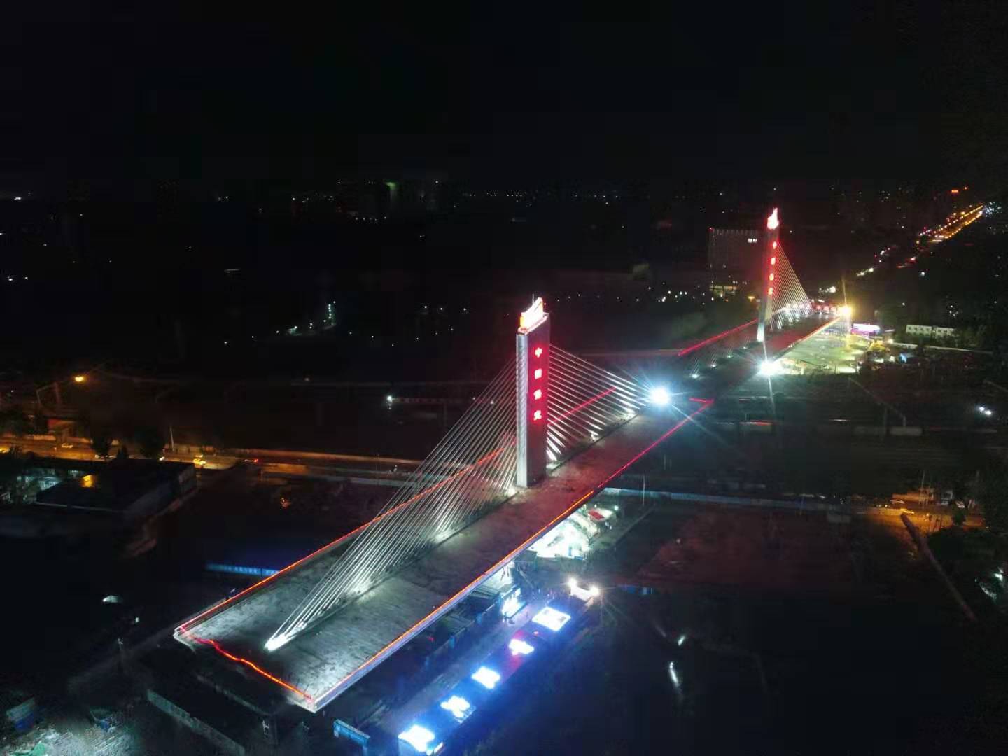 跨保定南站斜拉桥超大转体成功创造多项世界第