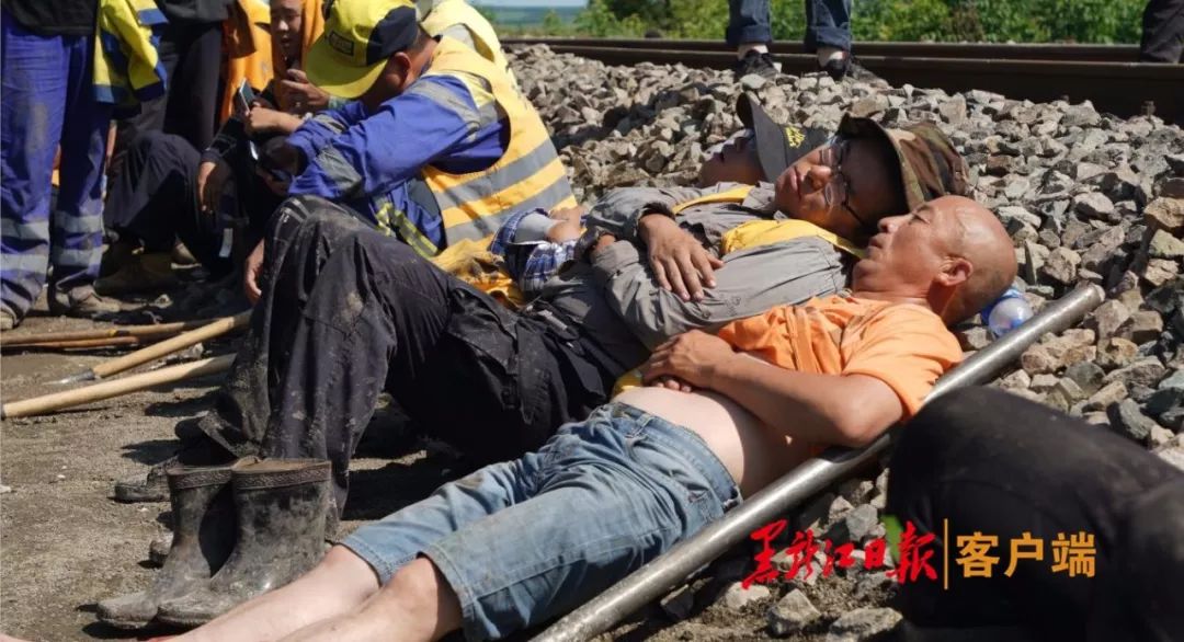 富嫩、绥佳铁路突遇水害 54趟列车停运 哈铁连