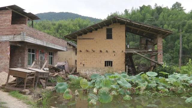 一线双联围观哪些地方破旧泥砖房拆除进展比较慢