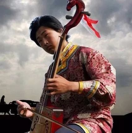 马头琴演奏《黑小伙》第一次听,很美!