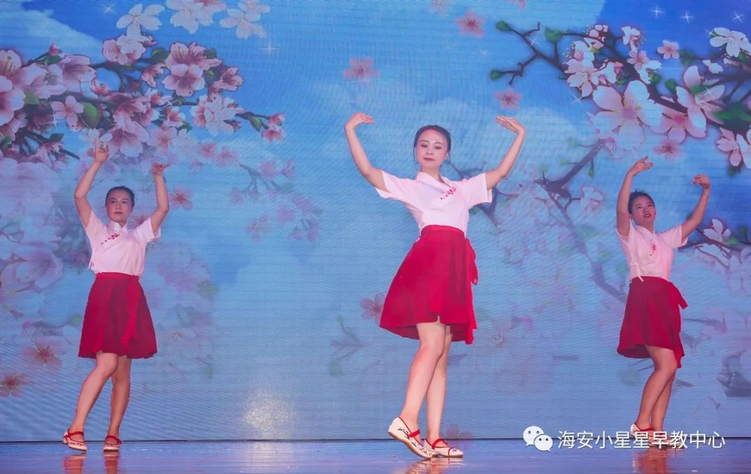 美女老师舞蹈《桃花笑》