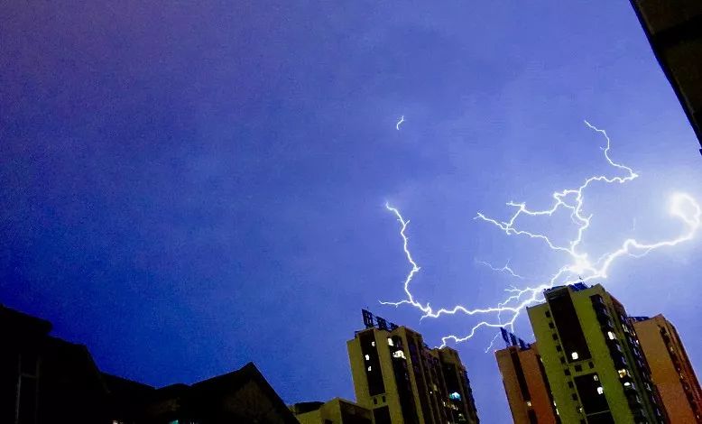 雷电冰雹即将来袭青海省气象局连发20条气象预警高温降雨未来几天的