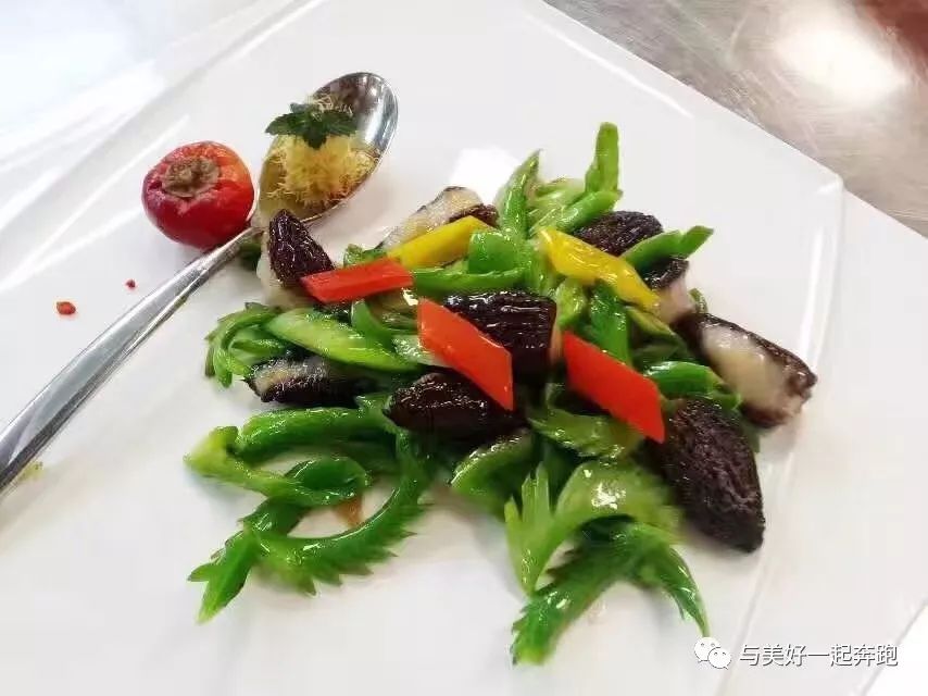 来广西东兴要记得去品尝成大厨做的大餐奥美食不忌漠