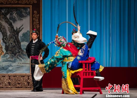 著名的表演艺术家 e58d3af6d90f472c9b2addf2228564db.jpeg