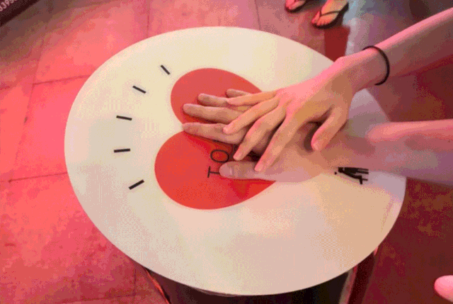 就好像你们长长久久的爱情一样