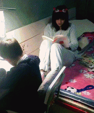 GIF:陪孩子一起学习,真是家有妙招 mg电子游艺