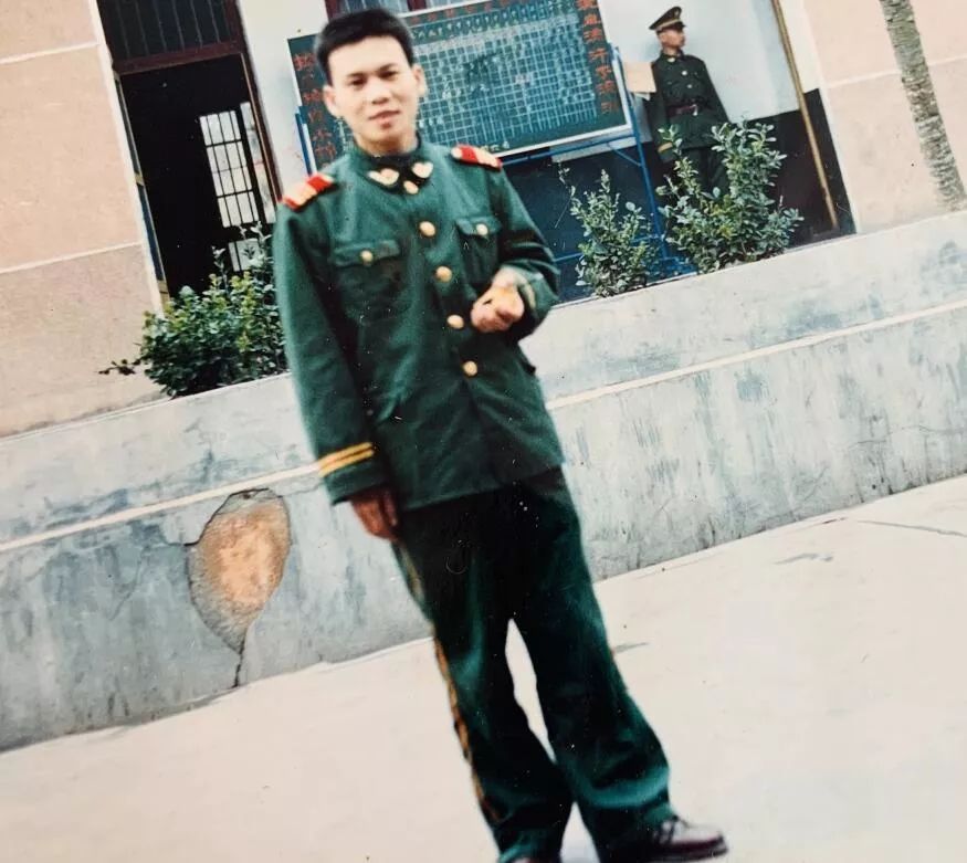 1973年出生,1992年入伍,在湖南武警总队怀化市某通道中队服役,1995年