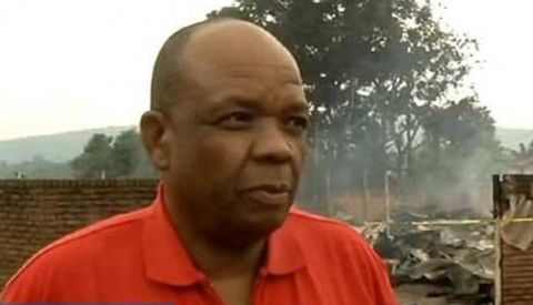 南非高中美女老师,遭到两名男学生的绑架后,被