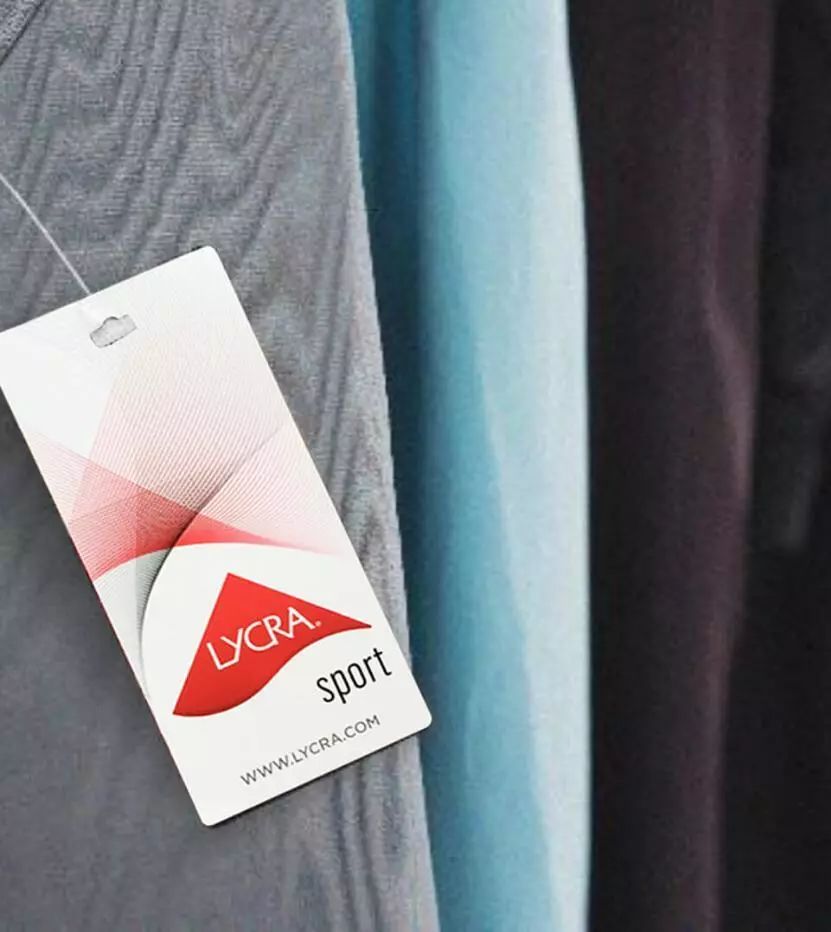 当您在购买服装时,需要确认一下标签或吊牌上的 lycra(莱卡)品牌标志