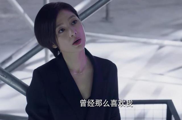 《热爱的》中,有一对打酱油CP,撒糖全靠男演员一往情深的眼神