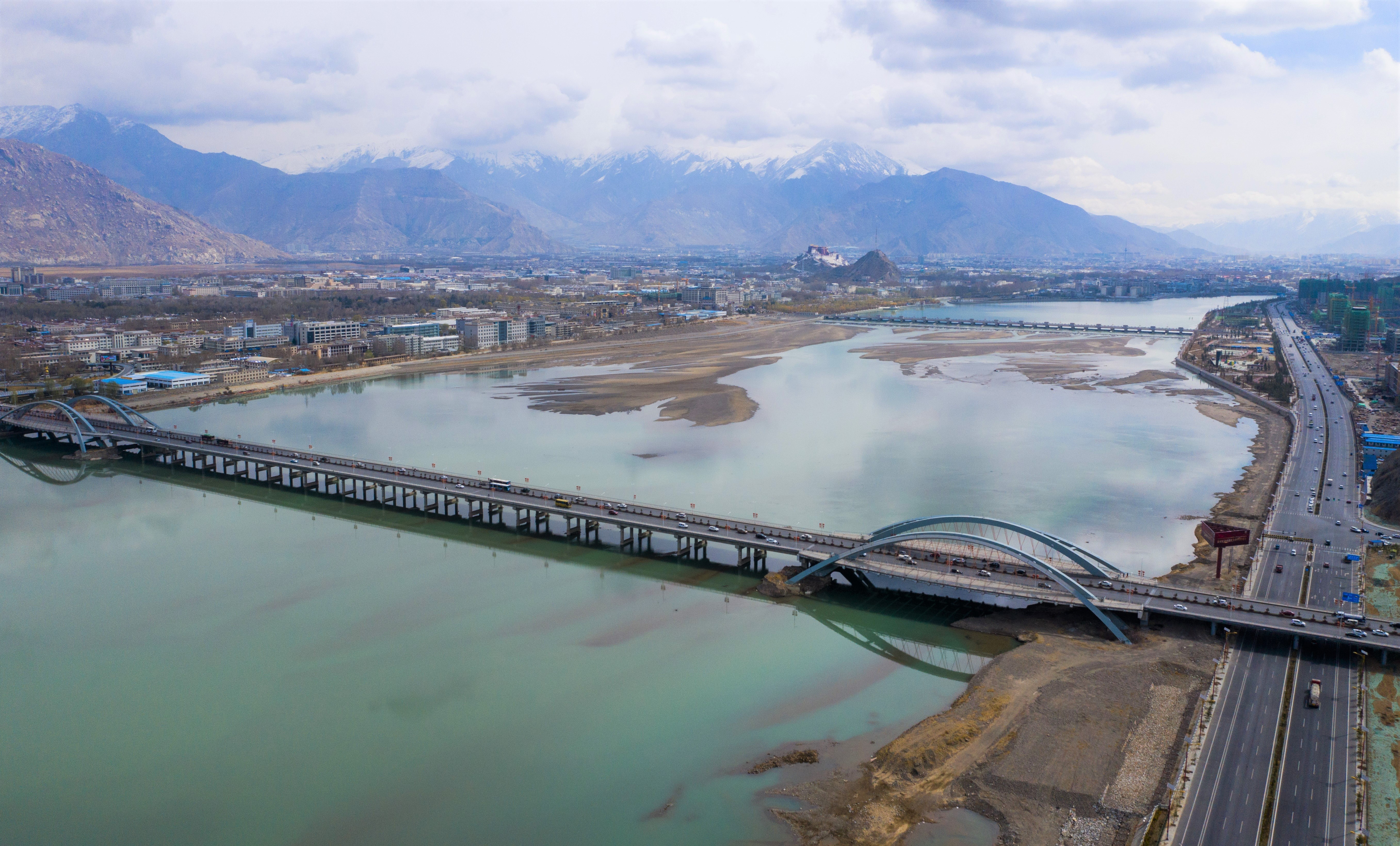 拉萨市区人口_西藏自治区人口有多少 哪个城市人口多(2)