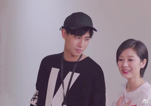 《热爱的》中,有一对打酱油CP,撒糖全靠男演员一往情深的眼神