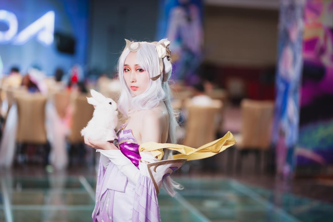 漫展场照王者荣耀嫦娥cosplay法师的美貌不可忽视