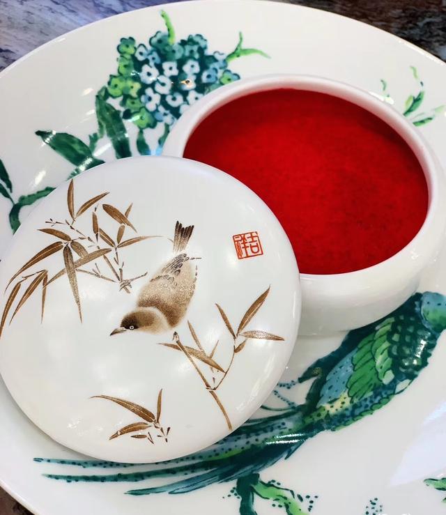 蓝港初见,桃花半露"胭脂"面